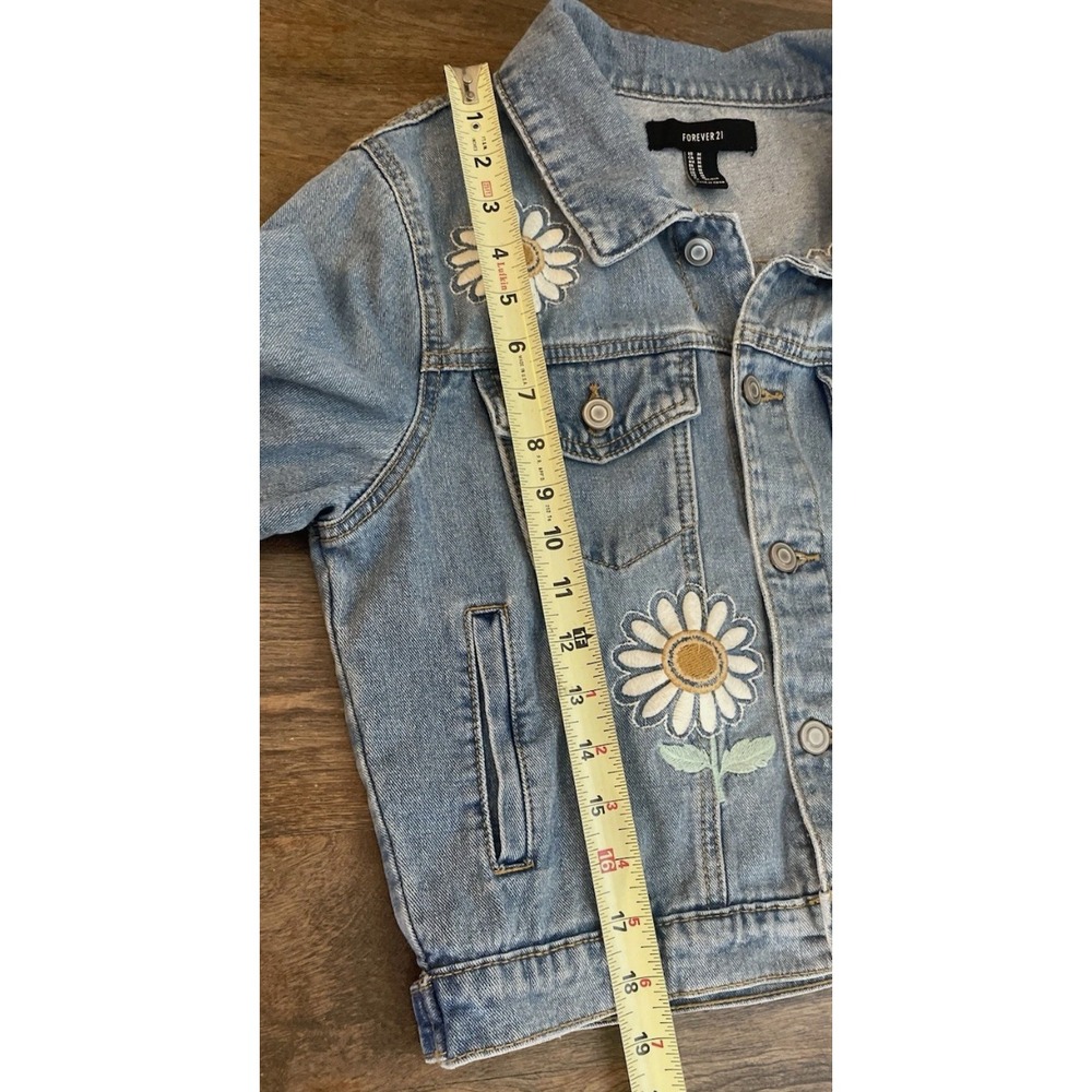Women's Denim FOREVER 21 Trucker Jean Jacket Floral Embroidered Daisies Medium - Picture 6 of 9